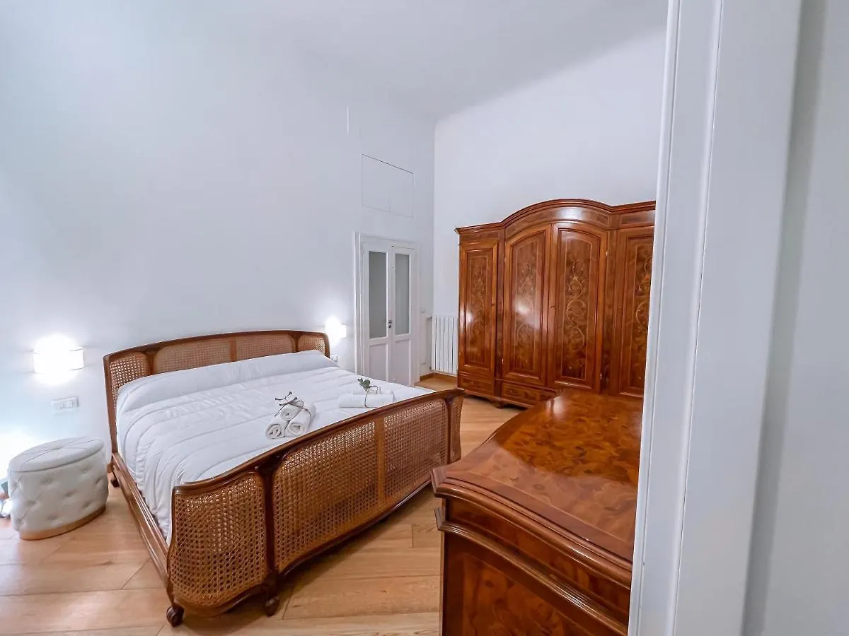 アパート バーリLuxury Bnb Dedeoアパートメント イタリア