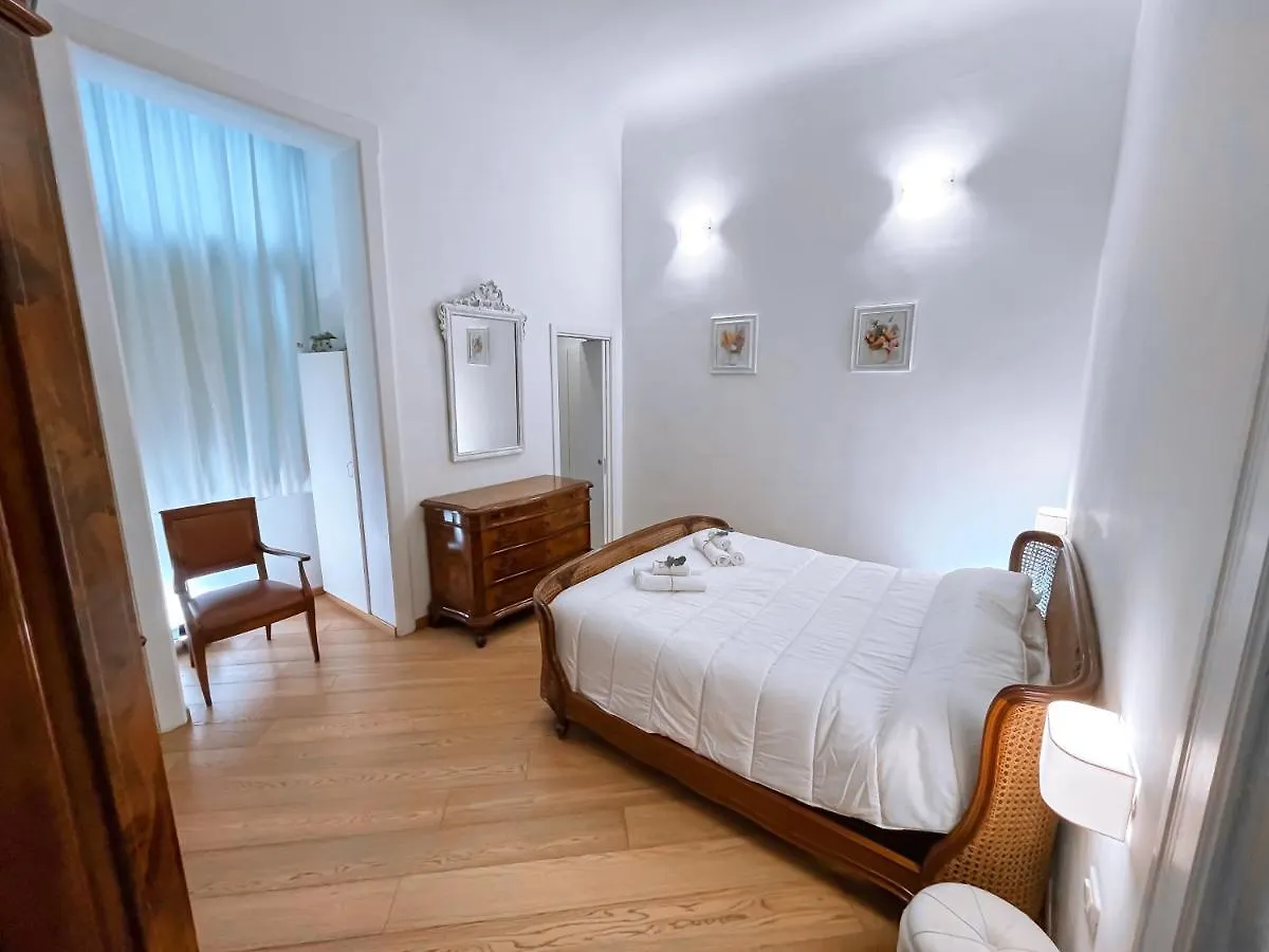 バーリLuxury Bnb Dedeoアパートメント イタリア