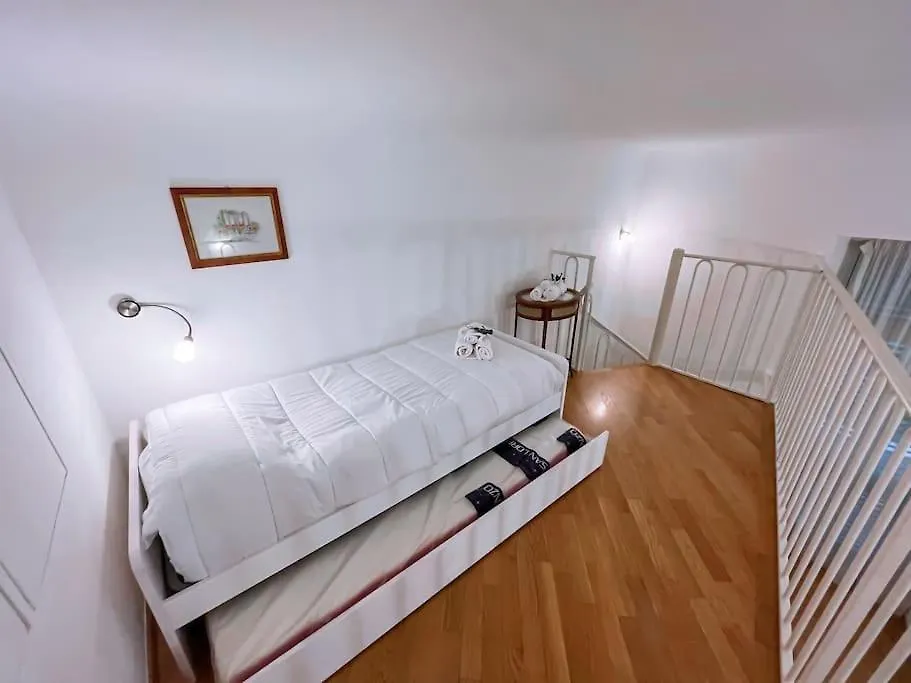 アパート バーリLuxury Bnb Dedeoアパートメント イタリア